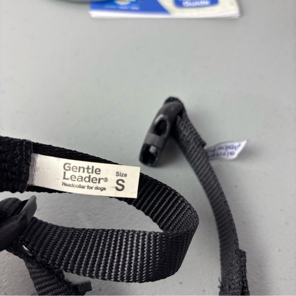 PetSafe Gentle Leader Headcollar Small Breed Up to 25 pounds Dog Collar DVD - Picture 6 of 6